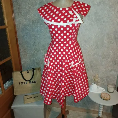 Robe rétro rockabilly Pin up rouge à pois blancs 